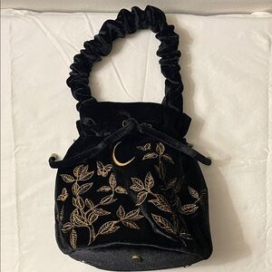 Disturbia | Instar Butterfly Embroidered Bucket Bag